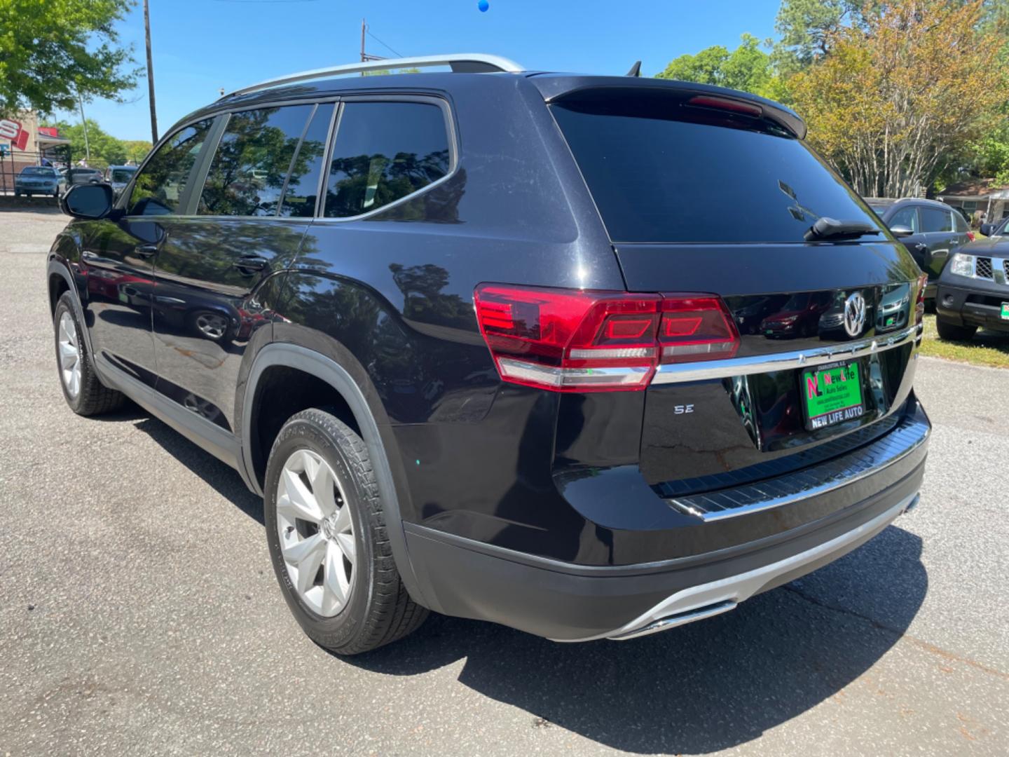 2019 BLACK VOLKSWAGEN ATLAS V6 SE (1V2DR2CA0KC) with an 3.6L engine, Automatic transmission, located at 5103 Dorchester Rd., Charleston, SC, 29418-5607, (843) 767-1122, 36.245171, -115.228050 - Photo#4